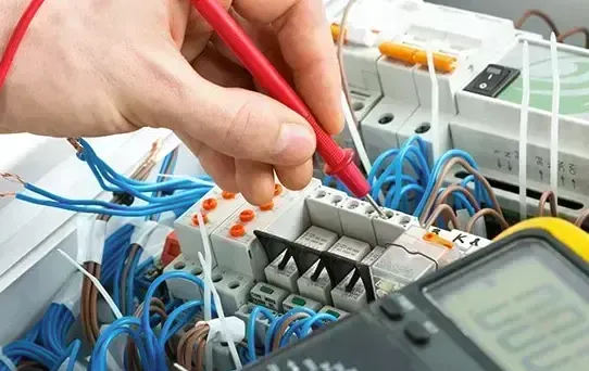 Professional electrician in Earlsfield